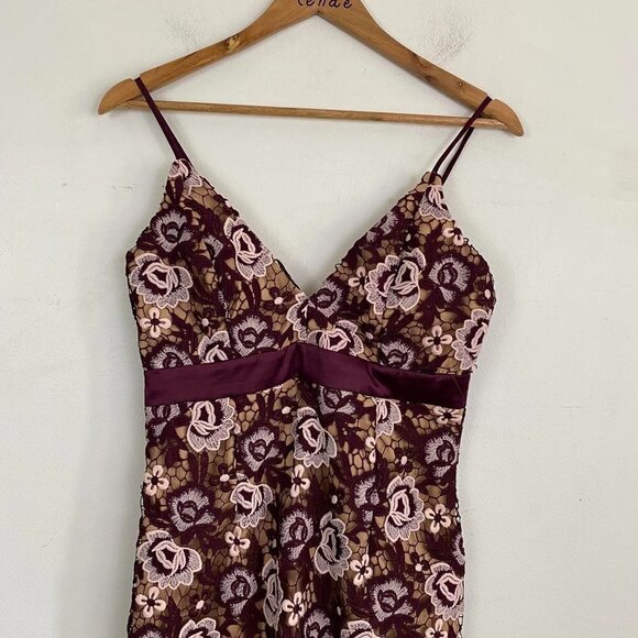 Elegant Floral Lace Dress in Burgundy and Cream - Picture 3 of 7
